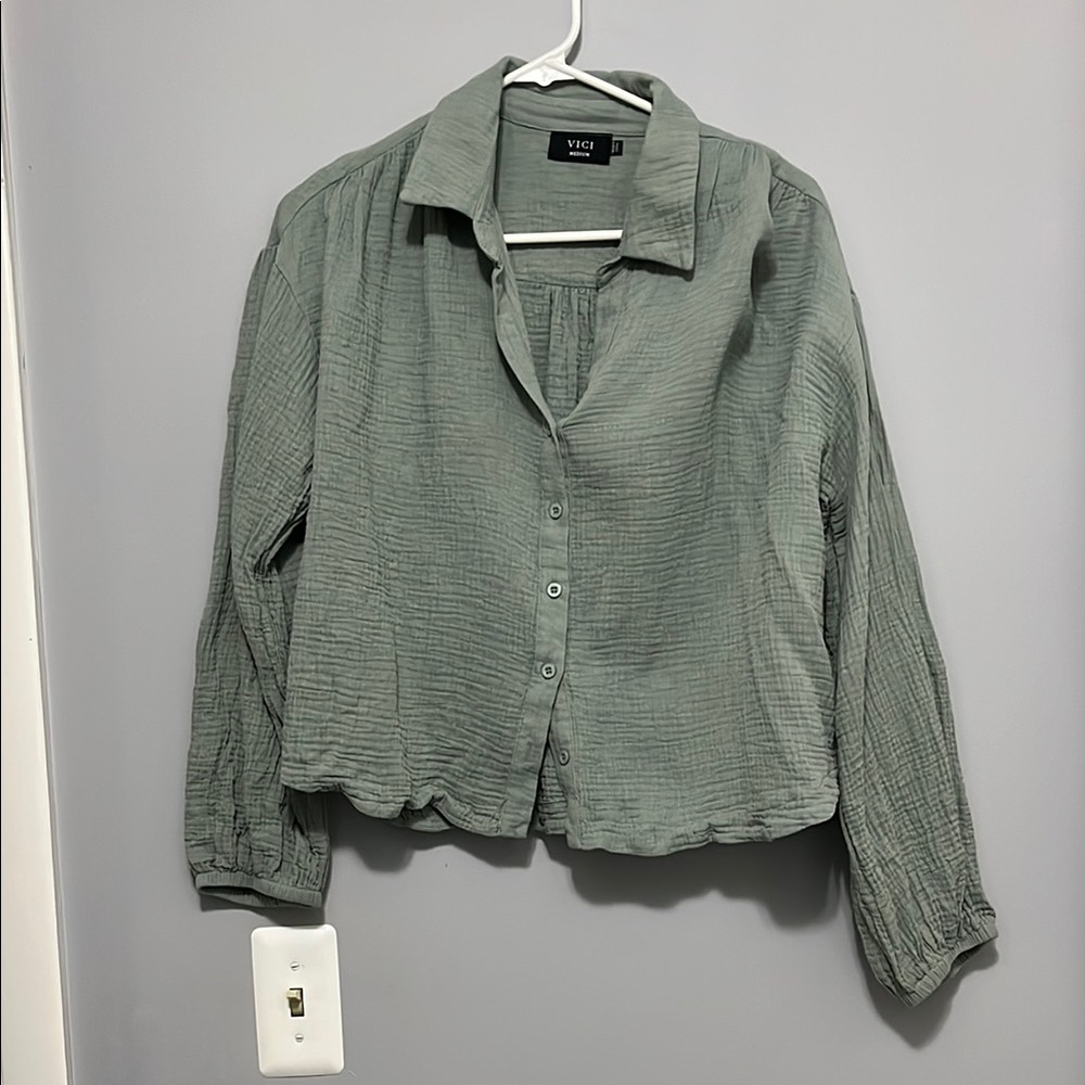 Vici Women's Green Button-Up Top
